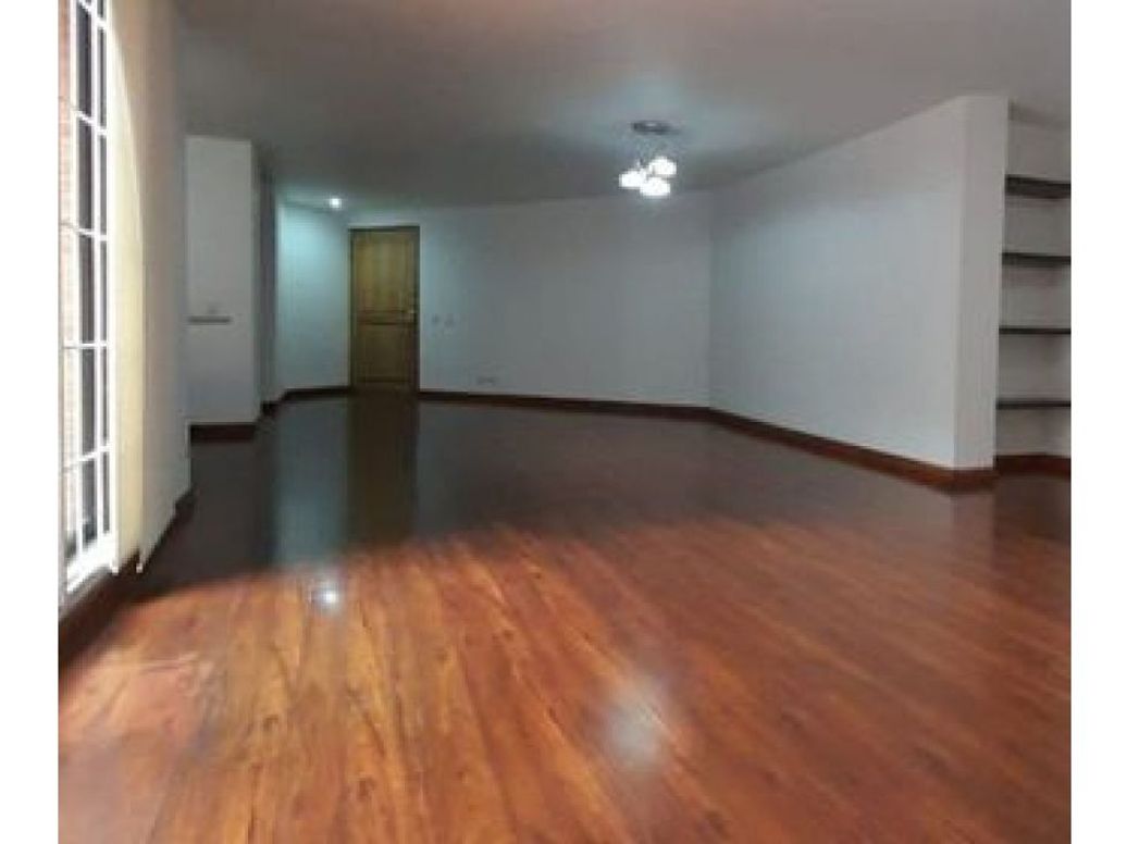 Apartamento de 2 alcobas en venta en Santa Barbara, Bogotá, 112 m² · foto 2 de 9