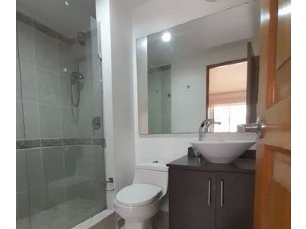 Apartamento de 2 alcobas en venta en Santa Barbara, Bogotá, 112 m² · foto 6 de 9