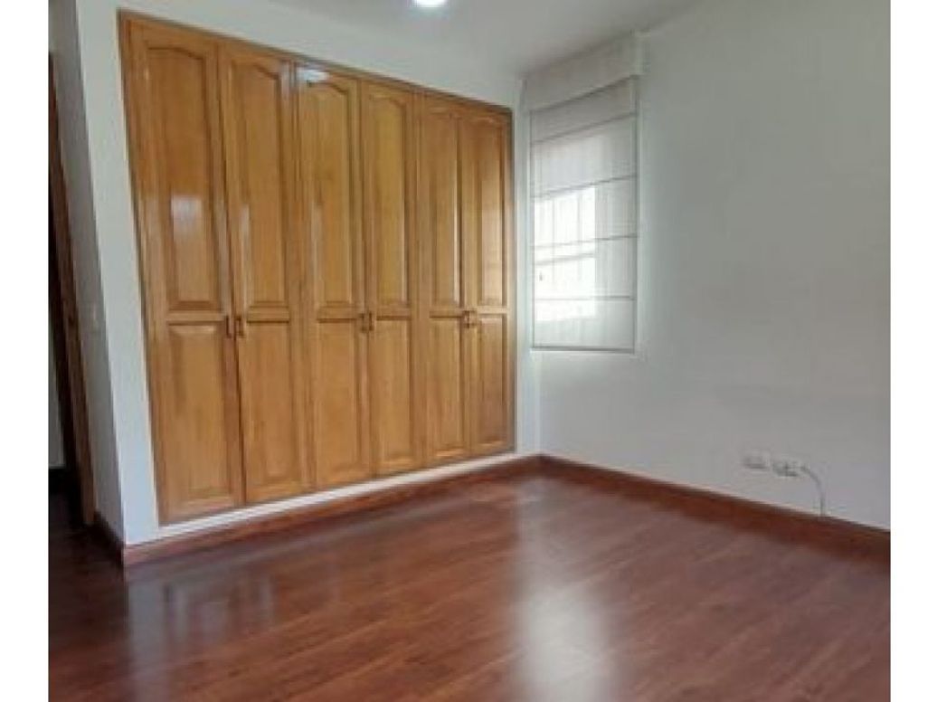 Apartamento de 2 alcobas en venta en Santa Barbara, Bogotá, 112 m² · foto 7 de 9