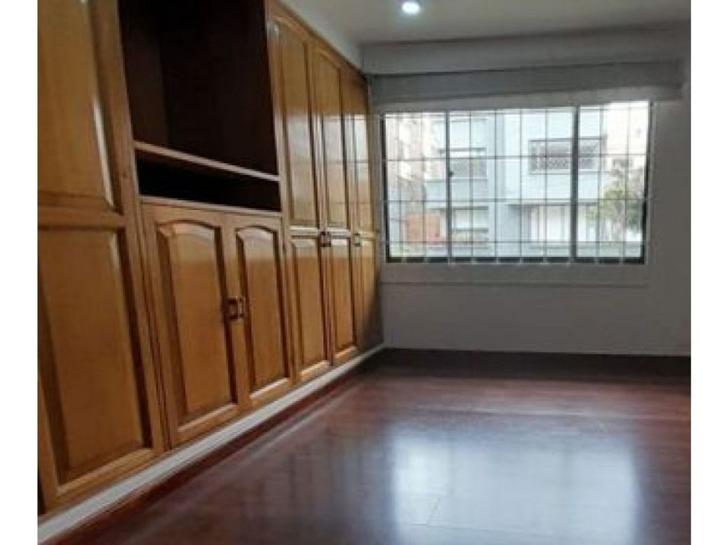 Apartamento de 2 alcobas en venta en Santa Barbara, Bogotá, 112 m² · foto 3 de 9