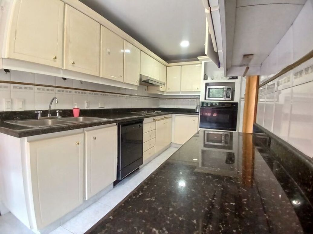 Apartamento de 3 alcobas en venta en Chico Norte Et. Ii, Bogotá, 217 m² · foto 9 de 20