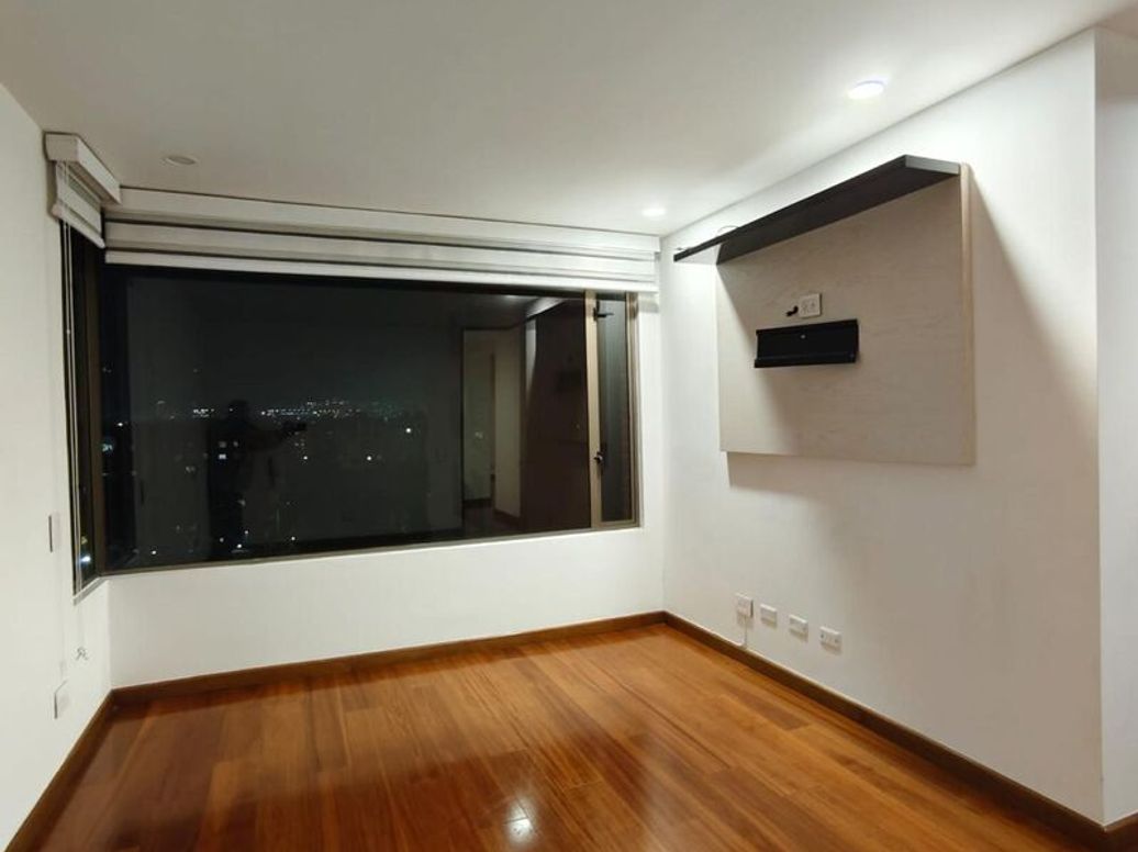 Apartamento de 4 alcobas en venta en La Cabaña, Bogotá, 137 m² · foto 4 de 7