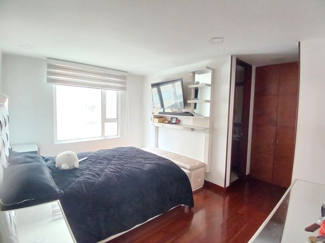 Apartamento de 4 alcobas en venta en Cr. Puerto Madero, Bogotá, 236 m² · foto 7 de 16