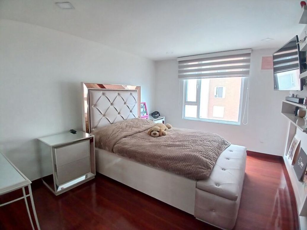Apartamento de 4 alcobas en venta en Cr. Puerto Madero, Bogotá, 236 m² · foto 6 de 16