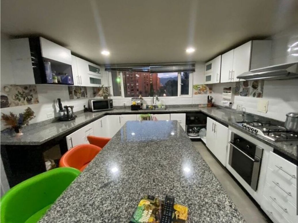 Apartamento de 4 alcobas en venta en Cr. Puerto Madero, Bogotá, 236 m² · foto 10 de 16
