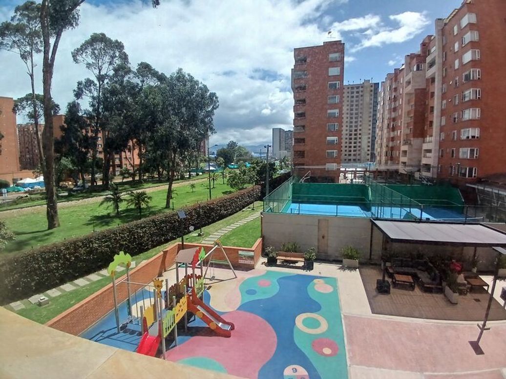 Apartamento de 4 alcobas en venta en Cr. Puerto Madero, Bogotá, 236 m² · foto 12 de 16