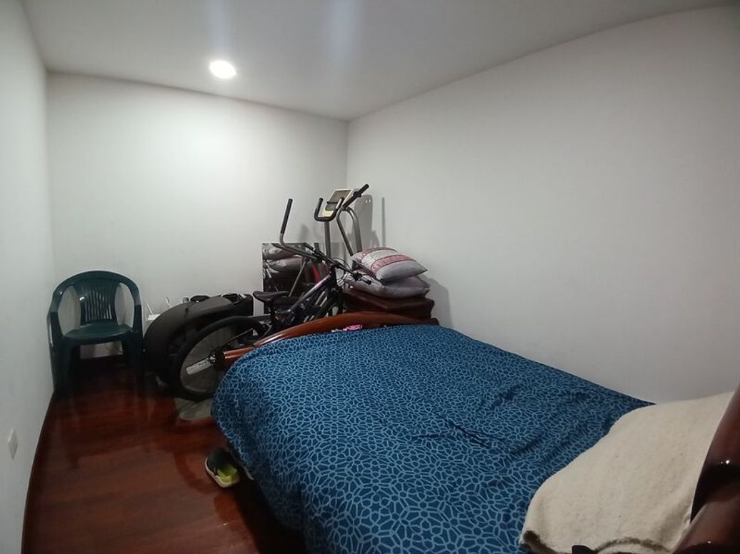 Apartamento de 4 alcobas en venta en Cr. Puerto Madero, Bogotá, 236 m² · foto 8 de 16