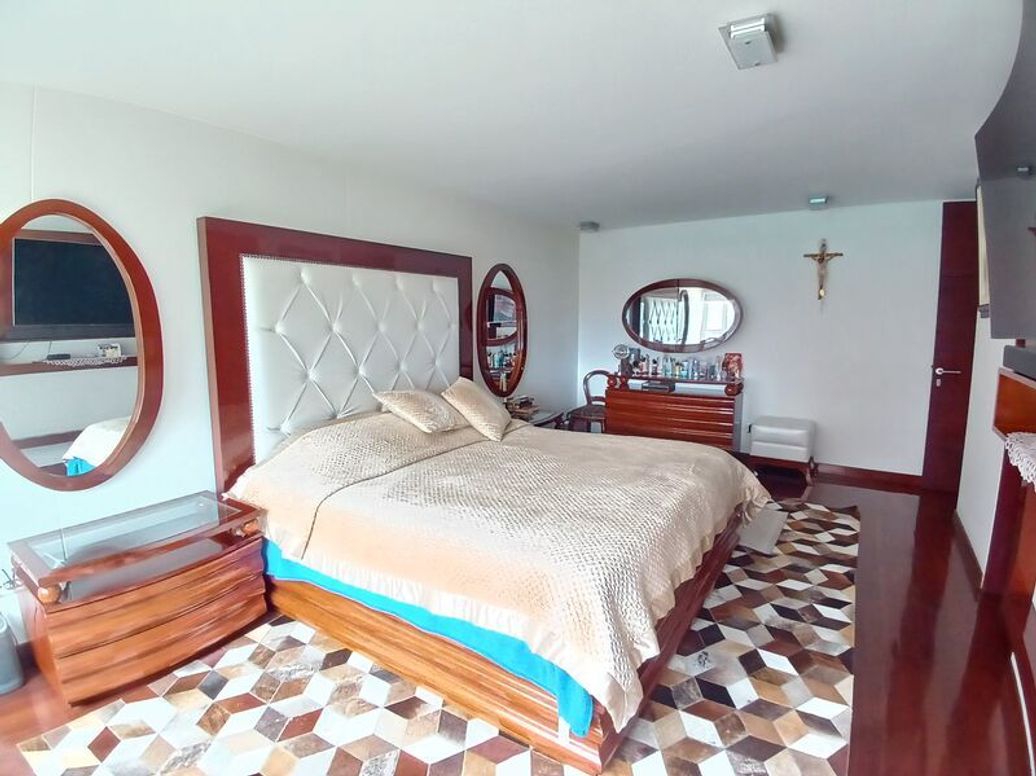 Apartamento de 4 alcobas en venta en Cr. Puerto Madero, Bogotá, 236 m² · foto 5 de 16