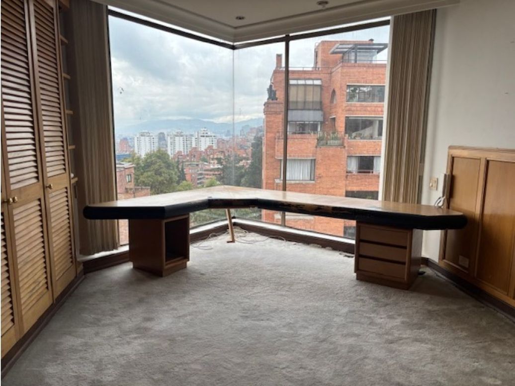 Apartamento de 4 alcobas en venta en Los Rosales, Bogotá, 374 m² · foto 12 de 17