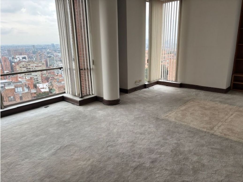 Apartamento de 4 alcobas en venta en Los Rosales, Bogotá, 374 m² · foto 14 de 17