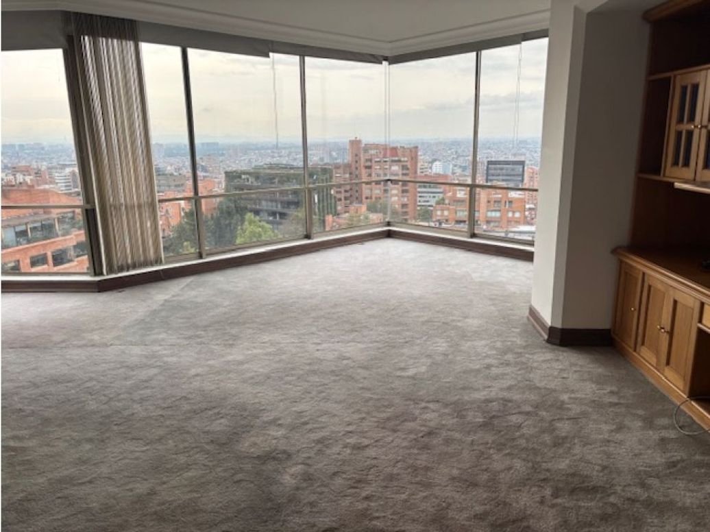 Apartamento de 4 alcobas en venta en Los Rosales, Bogotá, 374 m² · foto 16 de 17