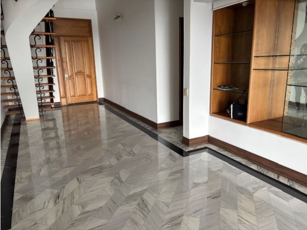 Apartamento de 4 alcobas en venta en Los Rosales, Bogotá, 374 m² · foto 6 de 17
