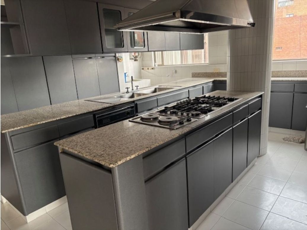 Apartamento de 4 alcobas en venta en Los Rosales, Bogotá, 374 m² · foto 8 de 17