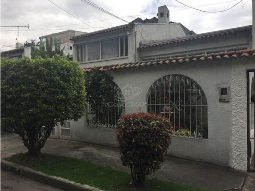 Casa de 4 alcobas en venta en Polo Club, Bogotá, 230 m² · foto 2 de 13