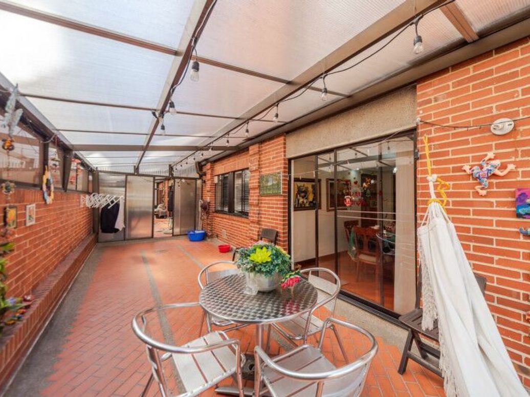 Apartamento de 4 alcobas en venta en Santa Barbara Occidental, Bogotá, 150 m² · foto 2 de 20
