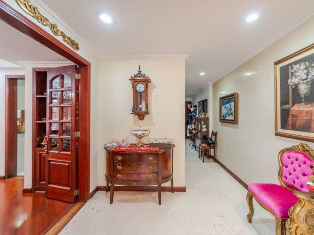 Apartamento de 4 alcobas en venta en Santa Barbara Occidental, Bogotá, 150 m² · foto 11 de 20
