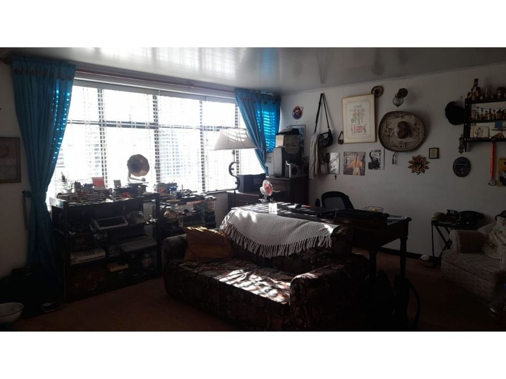 Casa de 5 alcobas en venta en La Soledad, Bogotá, 317 m² · foto 3 de 15