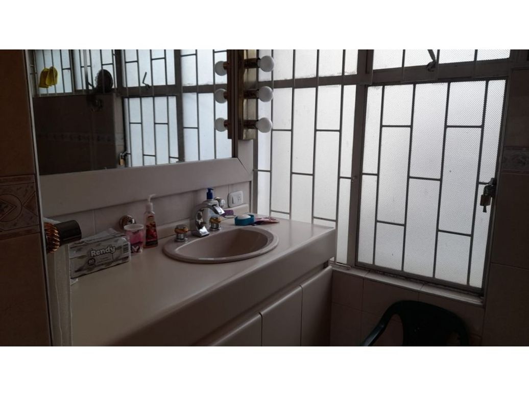 Casa de 5 alcobas en venta en La Soledad, Bogotá, 317 m² · foto 13 de 15
