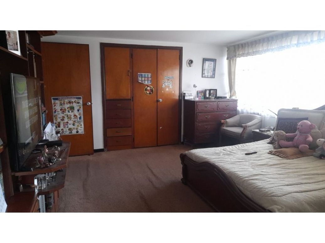 Casa de 5 alcobas en venta en La Soledad, Bogotá, 317 m² · foto 9 de 15