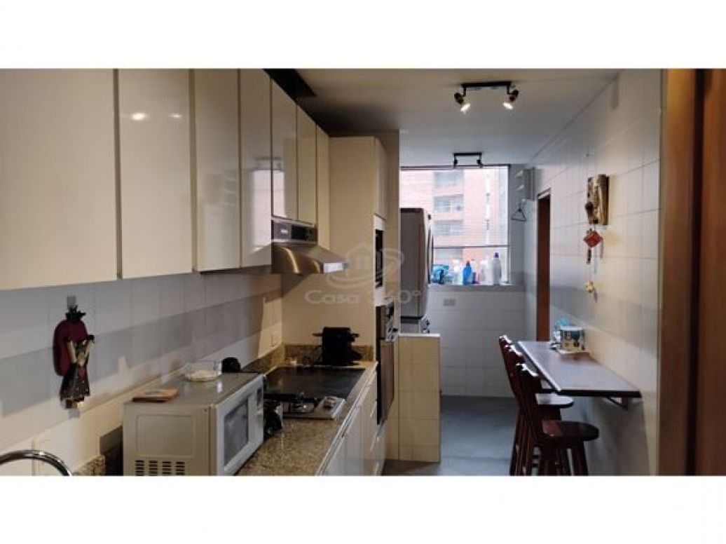 Apartamento de 2 alcobas en venta en Los Rosales, Bogotá, 150 m² · foto 11 de 20