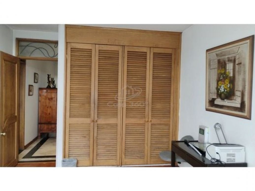 Apartamento de 2 alcobas en venta en Los Rosales, Bogotá, 150 m² · foto 18 de 20