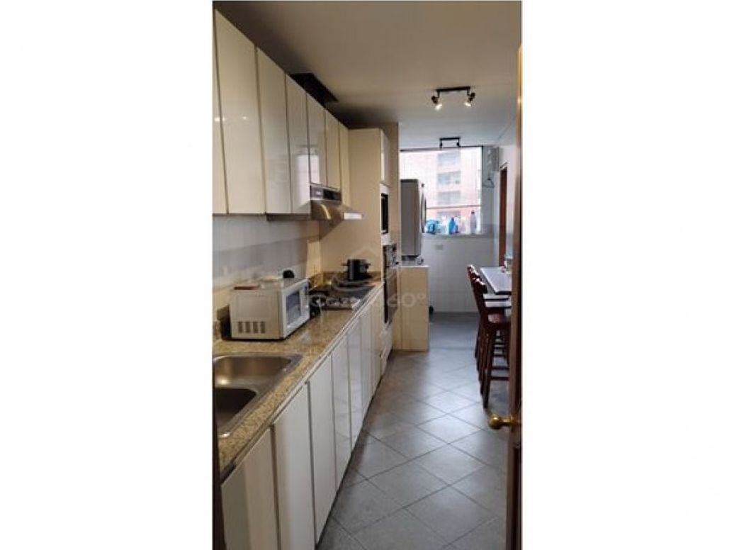 Apartamento de 2 alcobas en venta en Los Rosales, Bogotá, 150 m² · foto 10 de 20