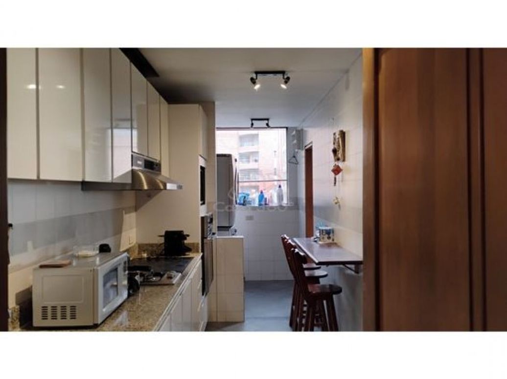 Apartamento de 2 alcobas en venta en Los Rosales, Bogotá, 150 m² · foto 3 de 20