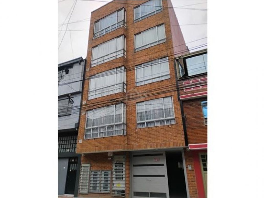 Apartamento de 3 alcobas en venta en Los Cerezos, Bogotá, 77 m² · foto 2 de 20