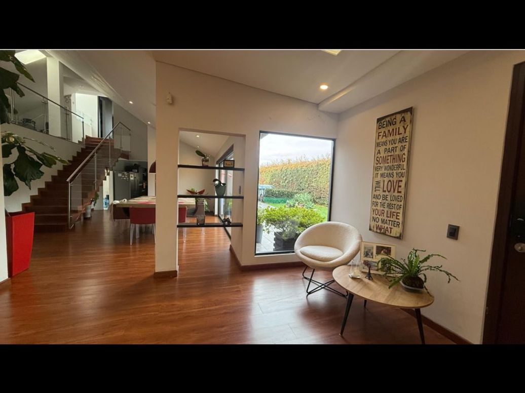 Casa de 4 alcobas en venta en Guaymaral, Bogotá, 430 m² · foto 4 de 16