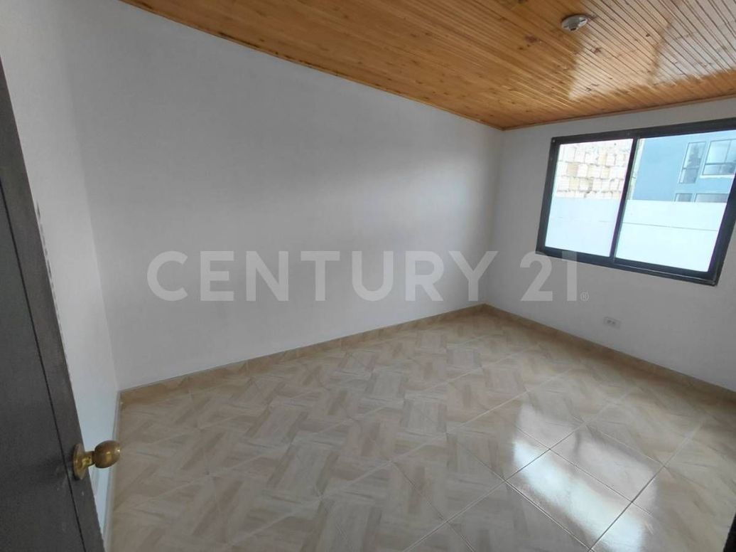 Casa de 8 alcobas en venta en Nuevo Muzu, Bogotá, 350 m² · foto 12 de 20