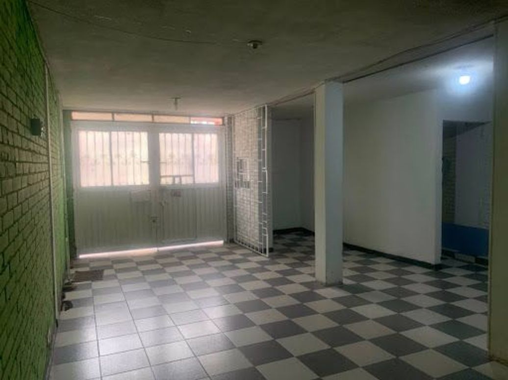 Casa de 9 alcobas en venta en Carimagua I Sector, Bogotá, 280 m² · foto 2 de 16