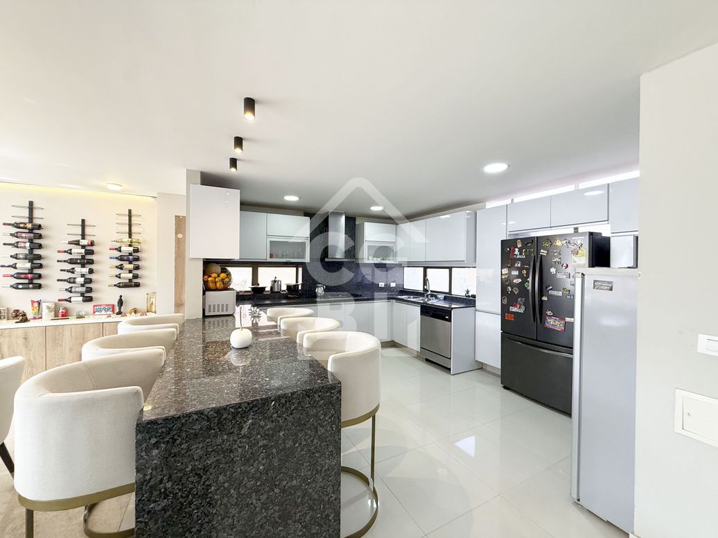 Casa de 4 alcobas en venta en Bosque De Pinos, Bogotá, 339 m² · foto 3 de 20