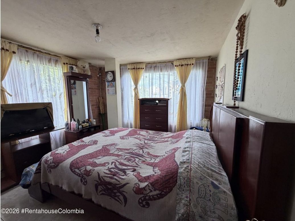 Casa de 14 alcobas en venta en San Antonio Norte, Bogotá, 389 m² · foto 3 de 20