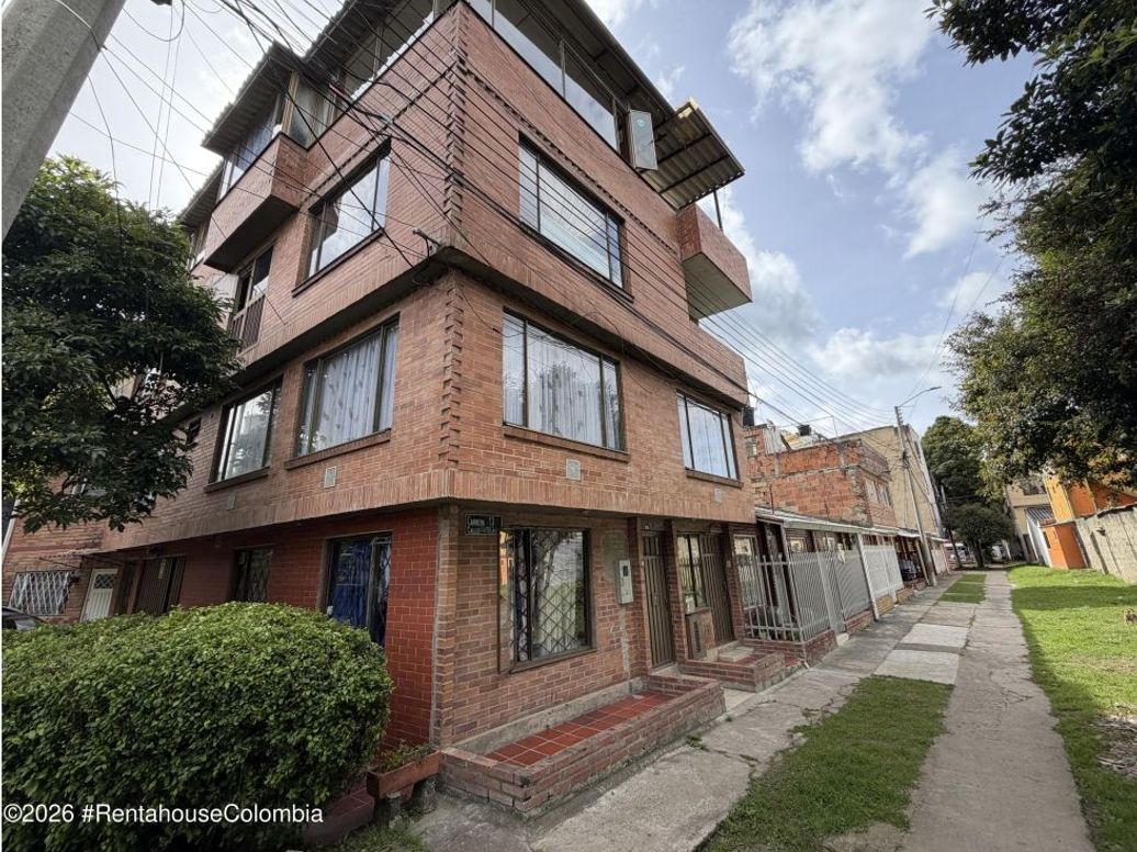 Casa de 14 alcobas en venta en San Antonio Norte, Bogotá, 389 m² · foto 2 de 20