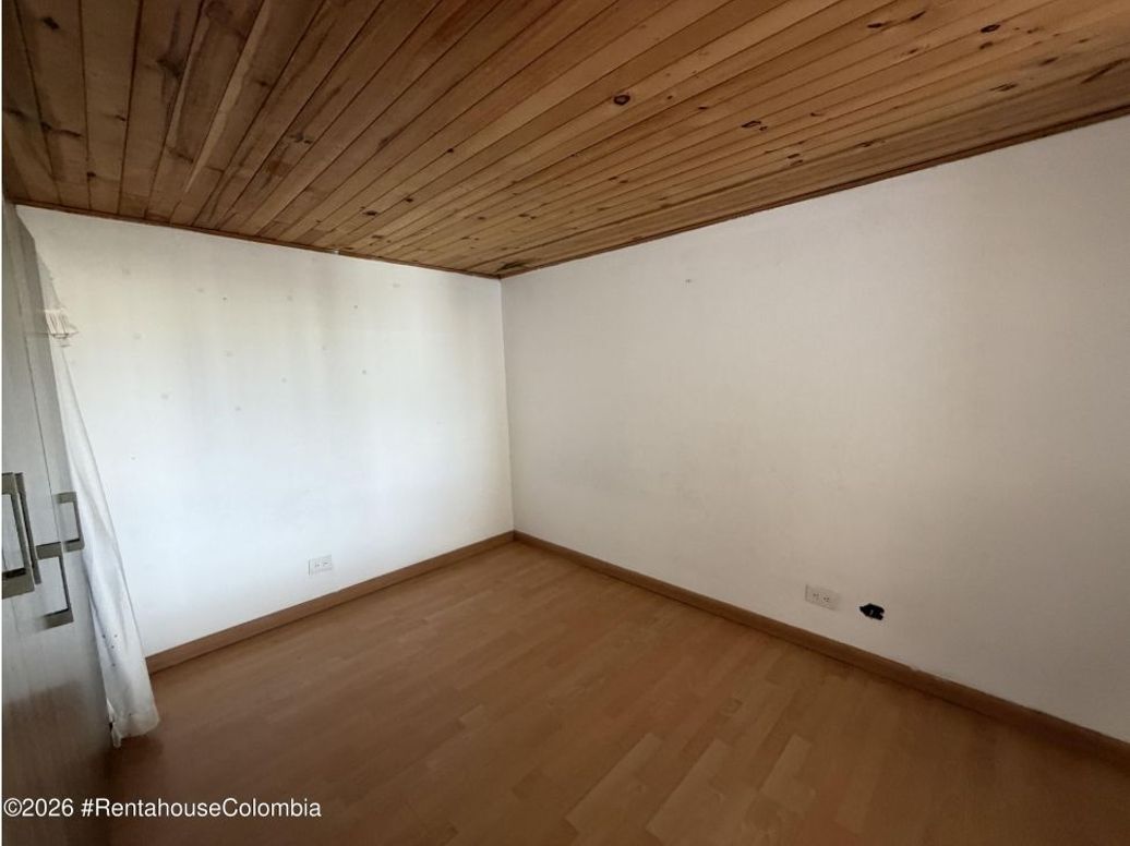 Casa de 14 alcobas en venta en San Antonio Norte, Bogotá, 389 m² · foto 18 de 20