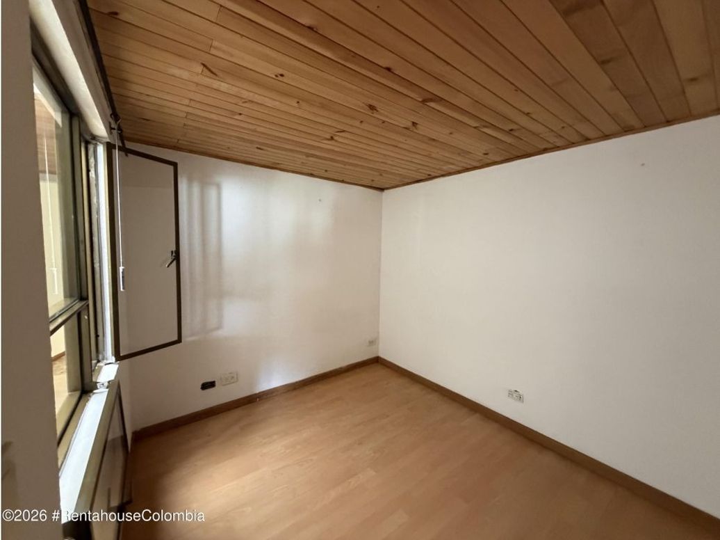 Casa de 14 alcobas en venta en San Antonio Norte, Bogotá, 389 m² · foto 17 de 20