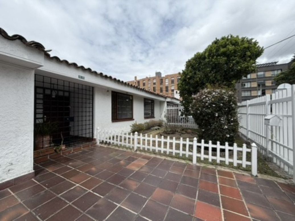 Casa de 4 alcobas en venta en Los Cedritos, Bogotá, 242 m² · foto 3 de 20