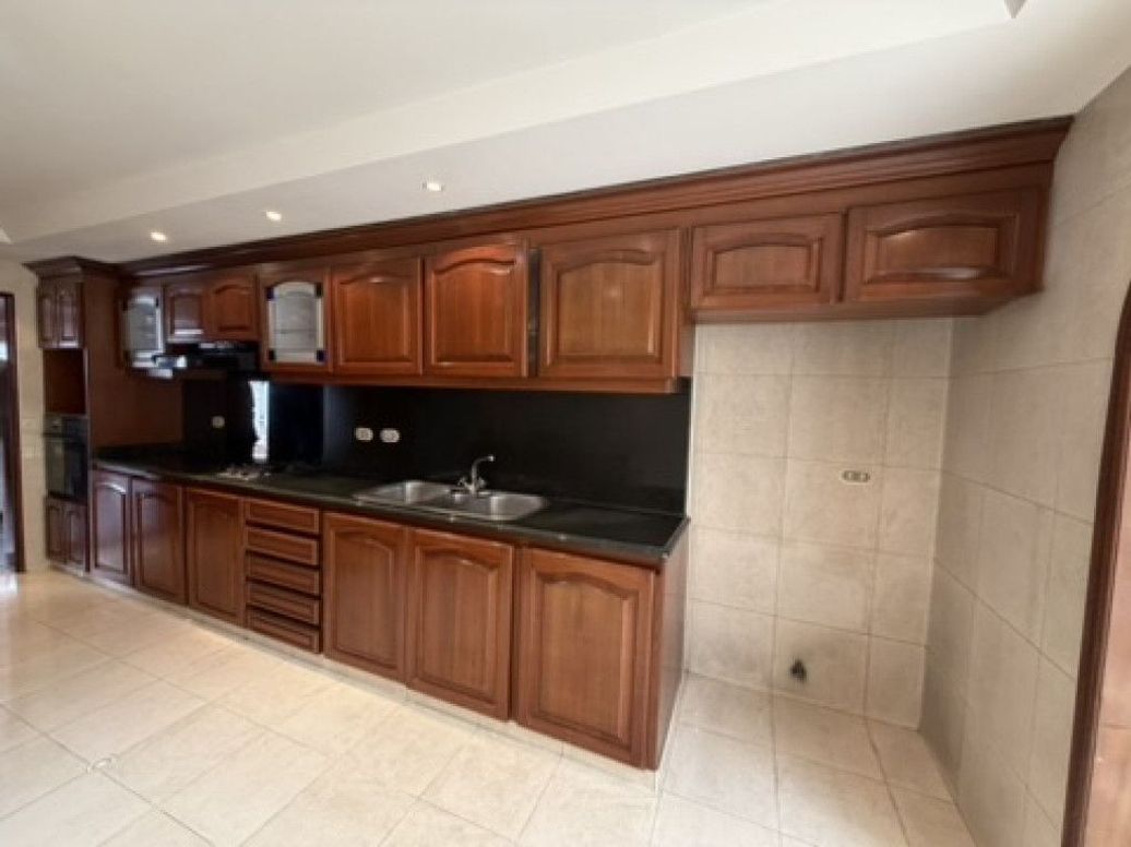 Casa de 4 alcobas en venta en Los Cedritos, Bogotá, 242 m² · foto 5 de 20
