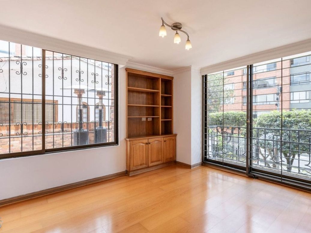 Apartamento de 4 alcobas en venta en Santa Barbara Occidental, Bogotá, 208 m² · foto 6 de 20
