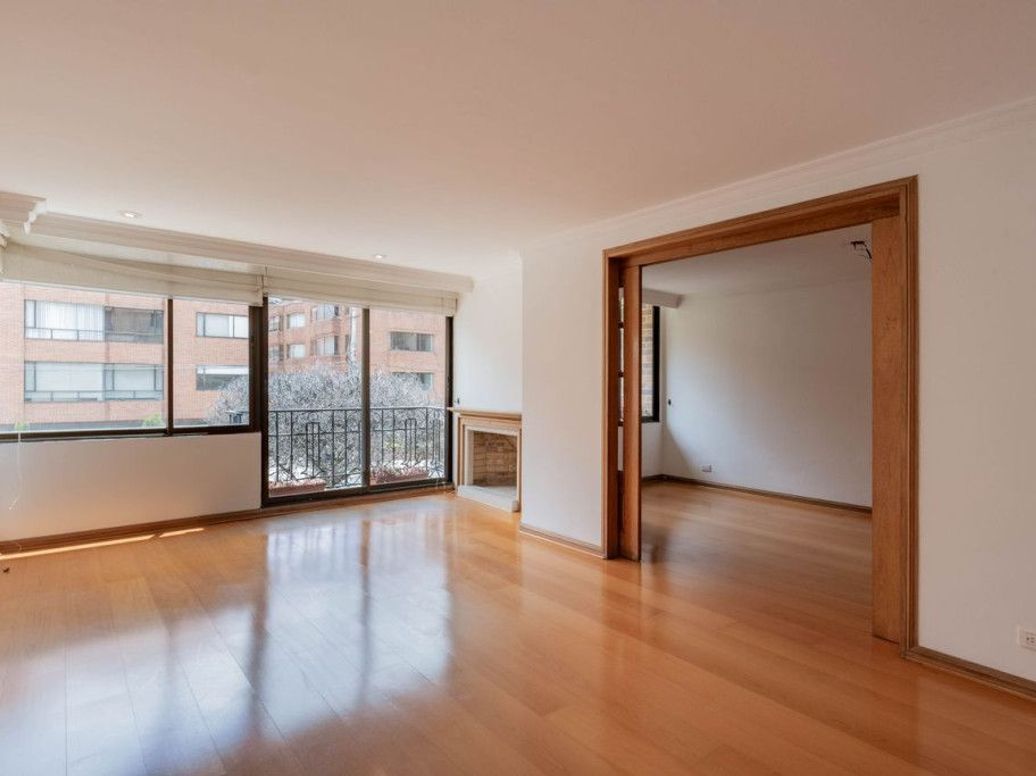 Apartamento de 4 alcobas en venta en Santa Barbara Occidental, Bogotá, 208 m² · foto 3 de 20