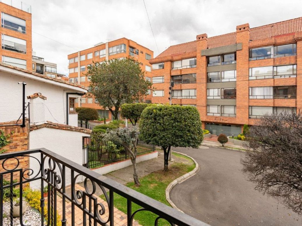 Apartamento de 4 alcobas en venta en Santa Barbara Occidental, Bogotá, 208 m² · foto 7 de 20