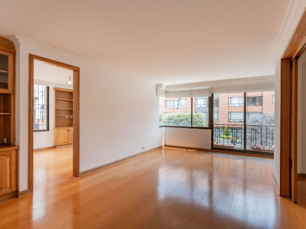 Apartamento de 4 alcobas en venta en Santa Barbara Occidental, Bogotá, 208 m² · foto 8 de 20