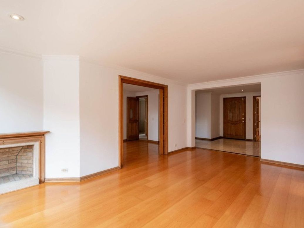 Apartamento de 4 alcobas en venta en Santa Barbara Occidental, Bogotá, 208 m² · foto 9 de 20