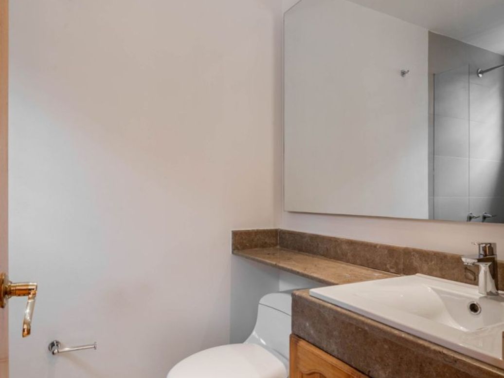 Apartamento de 4 alcobas en venta en Santa Barbara Occidental, Bogotá, 208 m² · foto 17 de 20
