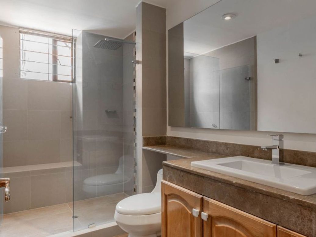 Apartamento de 4 alcobas en venta en Santa Barbara Occidental, Bogotá, 208 m² · foto 19 de 20