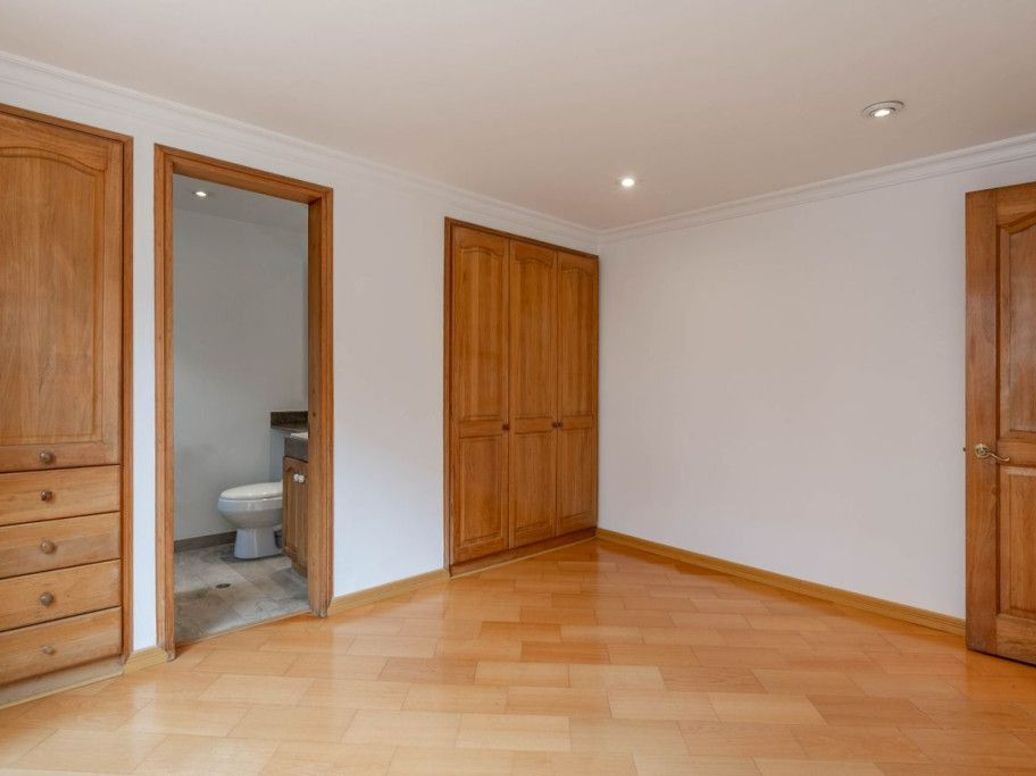 Apartamento de 4 alcobas en venta en Santa Barbara Occidental, Bogotá, 208 m² · foto 16 de 20