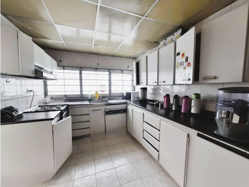 Casa de 6 alcobas en venta en Las Villas, Bogotá, 385 m² · foto 5 de 20