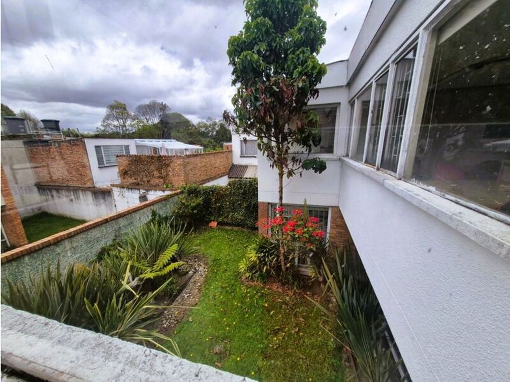 Casa de 6 alcobas en venta en Las Villas, Bogotá, 385 m² · foto 17 de 20