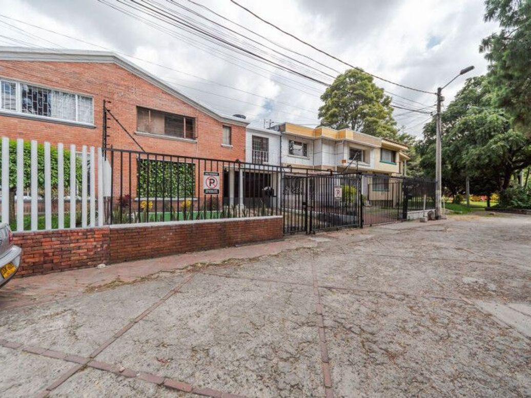 Casa de 4 alcobas en venta en Estoril, Bogotá, 240 m² · foto 2 de 20