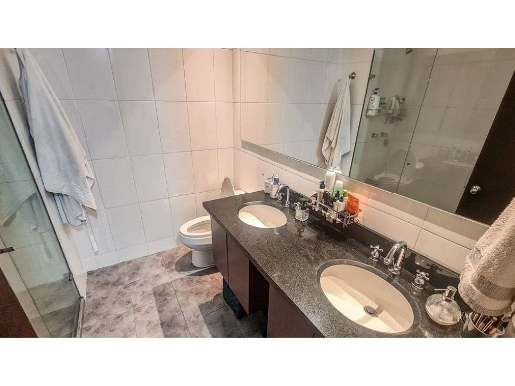 Apartamento de 2 alcobas en venta en Santa Barbara, Bogotá, 104 m² · foto 3 de 16